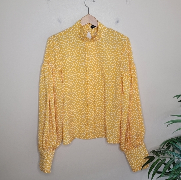 Celmia Collection Yellow White Flower Print Statement Sleeve Blouse Size Medium - Picture 1 of 6
